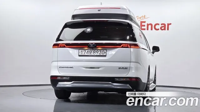 Kia Carnival 2021 thumb 3