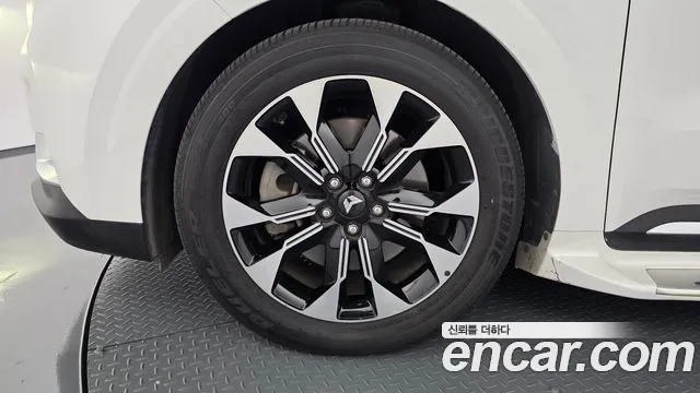 Kia Carnival 2021 thumb 4