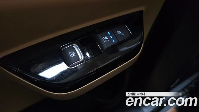 Kia Carnival 2021 thumb 2