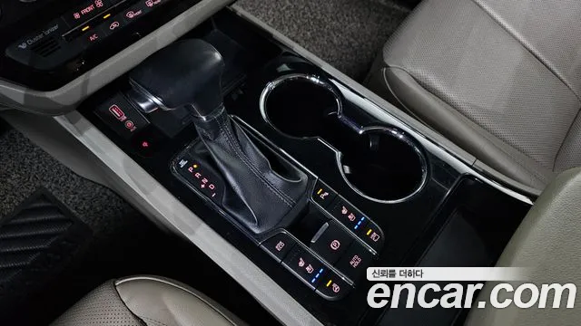 Kia Carnival 2018 thumb 5