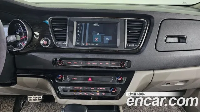Kia Carnival 2018 thumb 8