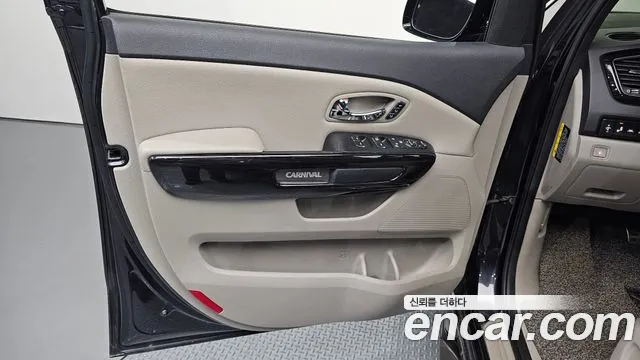 Kia Carnival 2018 thumb 4