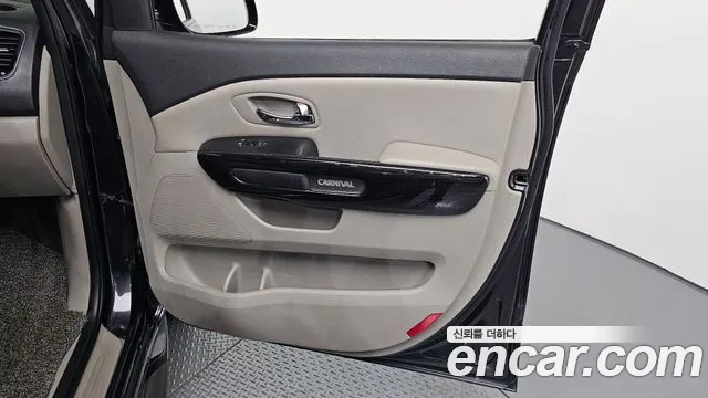 Kia Carnival 2018 thumb 6
