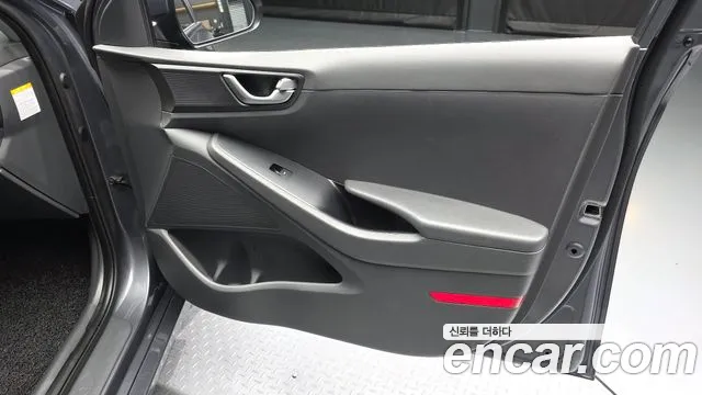 Hyundai Ioniq Hybrid 2018 thumb 7