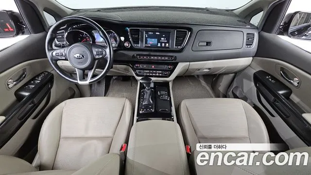 Kia Carnival 2017 thumb 5