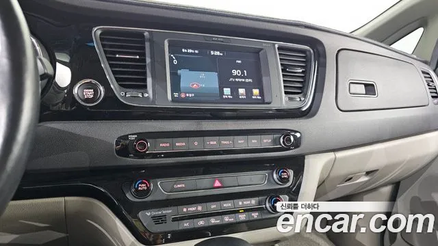 Kia Carnival 2017 thumb 7