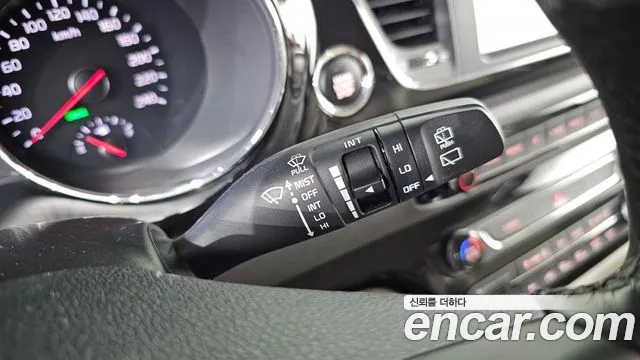Kia Carnival 2017 thumb 2