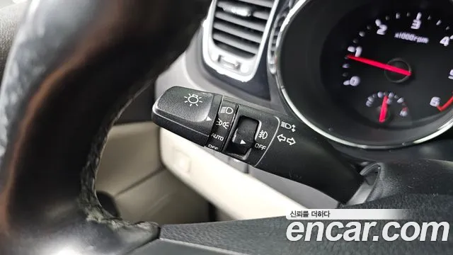 Kia Carnival 2017 thumb 3