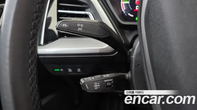 Audi Q4 e-tron 2022 thumb 2