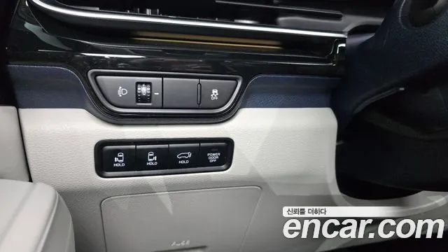 Kia Carnival 2024 thumb 3