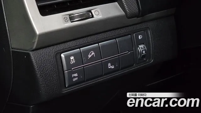 KGM Rexton 2018 thumb 10
