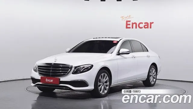 Mercedes-Benz E-Class 2019 thumb 11
