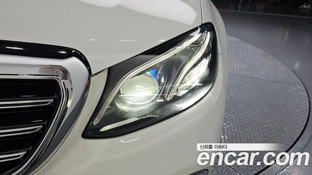 Mercedes-Benz E-Class 2019 thumb 2