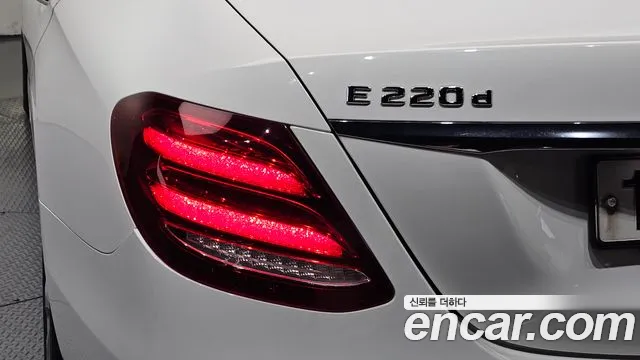 Mercedes-Benz E-Class 2019 thumb 3