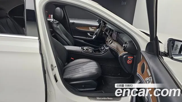 Mercedes-Benz E-Class 2019 thumb 9