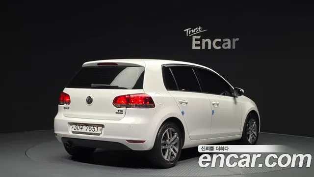 Volkswagen Golf 2012 thumb 11