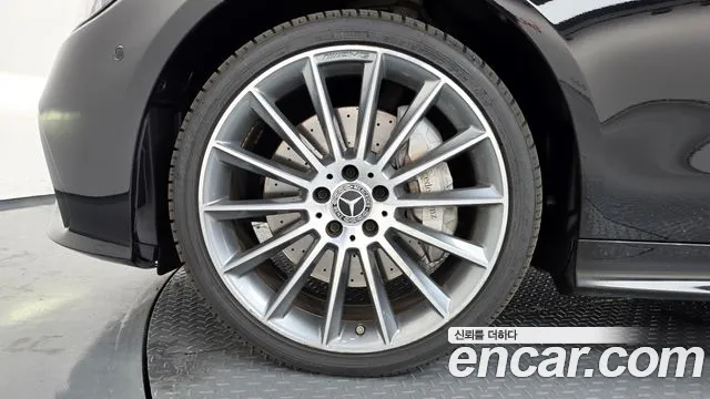 Mercedes-Benz E-Class 2021 thumb 3