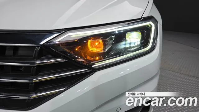 Volkswagen Jetta 2021 thumb 3