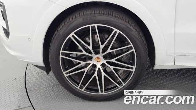 Porsche Cayenne 2025 thumb 10