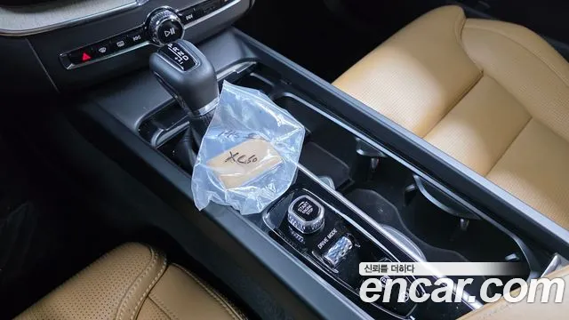 Volvo XC60 2020 thumb 5