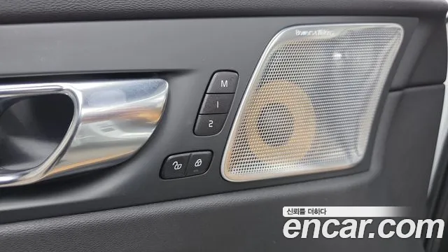 Volvo XC60 2020 thumb 12