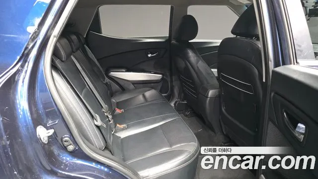 KGM Tivoli 2015 thumb 12