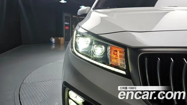 Kia Carnival 2019 thumb 11