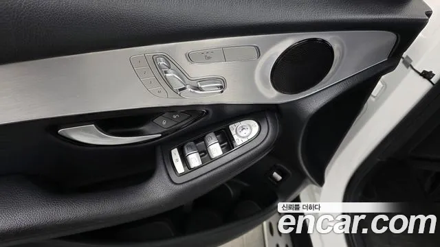 Mercedes-Benz GLC 2018 thumb 12