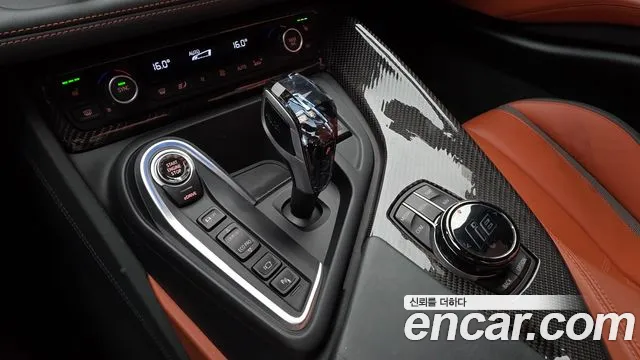 BMW i8 2019 thumb 2