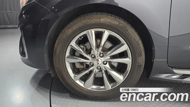 Kia Carnival 2018 thumb 11