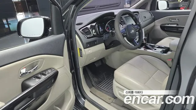 Kia Carnival 2018 thumb 12