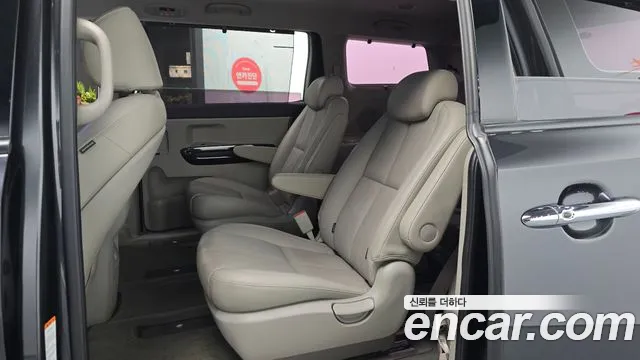Kia Carnival 2018 thumb 3