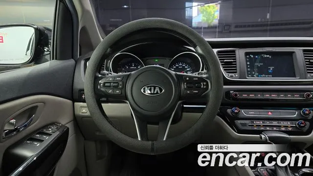 Kia Carnival 2018 thumb 6