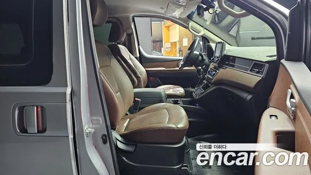 Hyundai Staria 2019 thumb 2