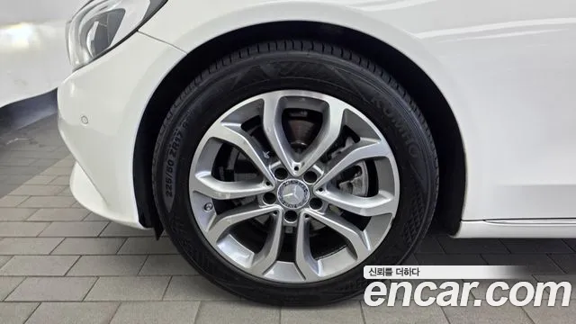 Mercedes-Benz C-Class 2015 thumb 12