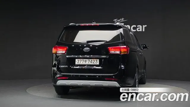 Kia Carnival 2018 thumb 3