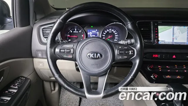 Kia Carnival 2018 thumb 11