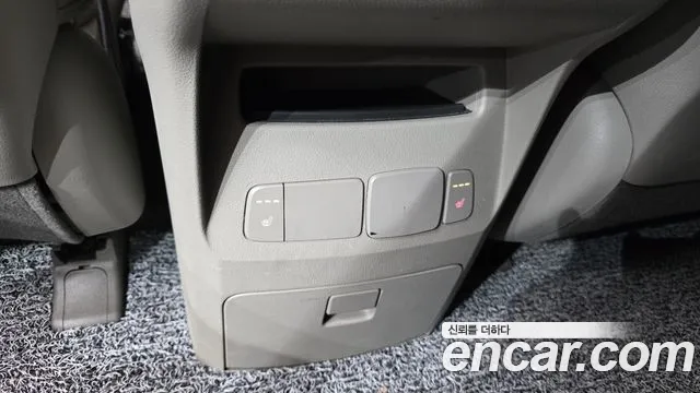 Kia Carnival 2018 thumb 2
