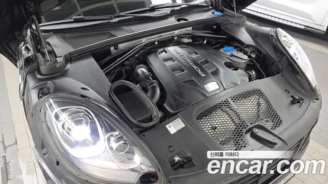 Porsche Macan 2016 thumb 4