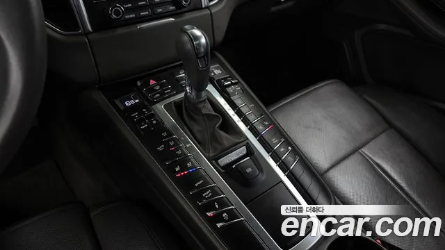 Porsche Macan 2016 thumb 6