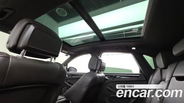 Porsche Macan 2016 thumb 11