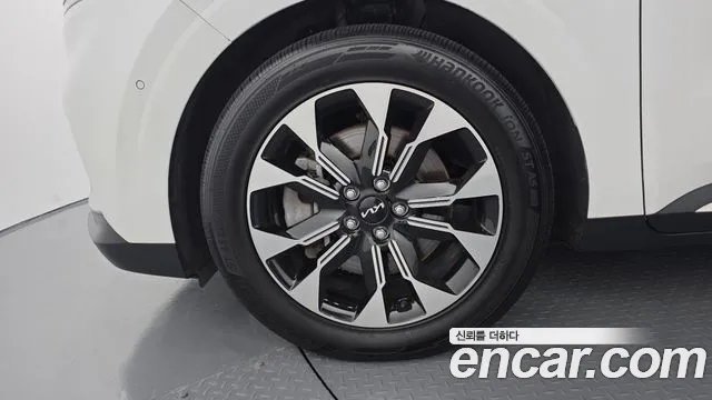 Kia Carnival 2023 thumb 2