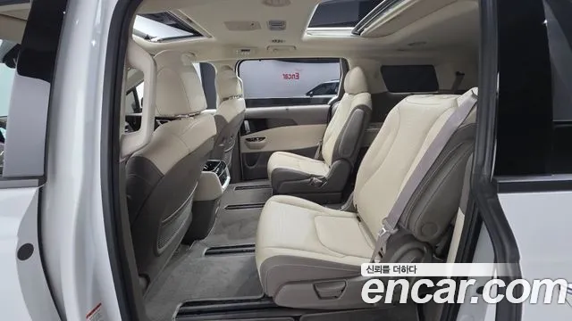 Kia Carnival 2023 thumb 6