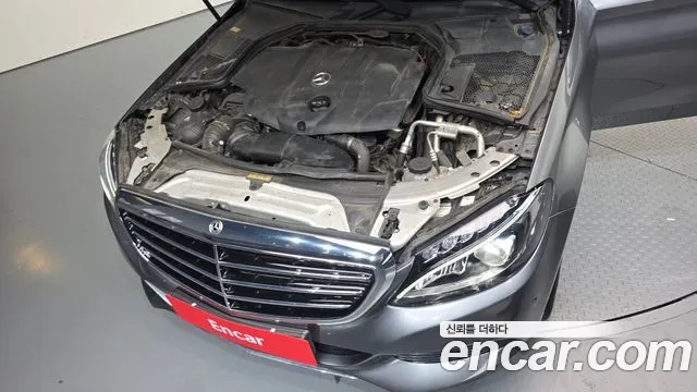 Mercedes-Benz C-Class 2016 thumb 6