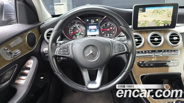 Mercedes-Benz C-Class 2016 thumb 7