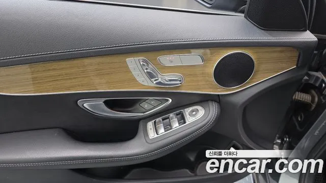 Mercedes-Benz C-Class 2016 thumb 5