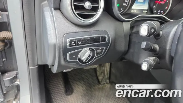 Mercedes-Benz C-Class 2016 thumb 9