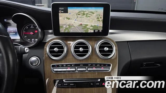 Mercedes-Benz C-Class 2016 thumb 12