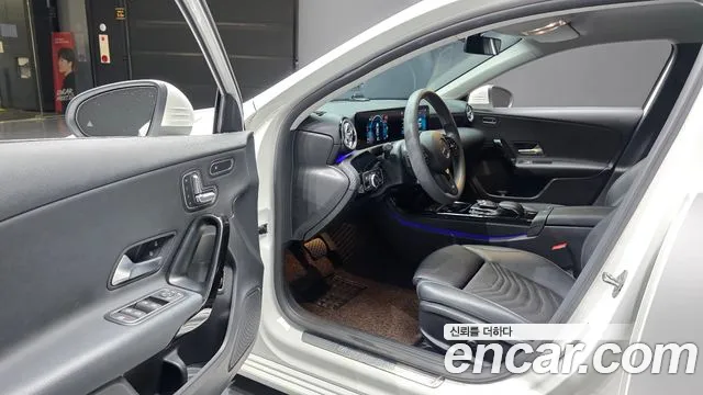 Mercedes-Benz A-Class 2020 thumb 4