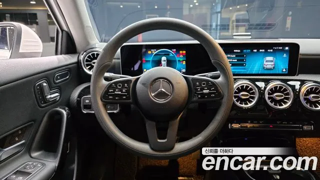 Mercedes-Benz A-Class 2020 thumb 12